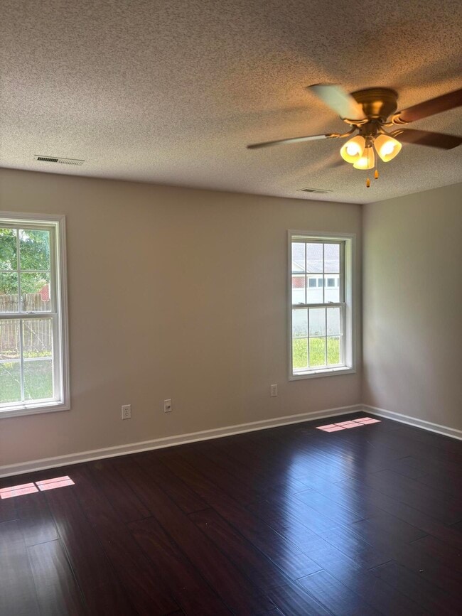Building Photo - 20 Walden Cir
