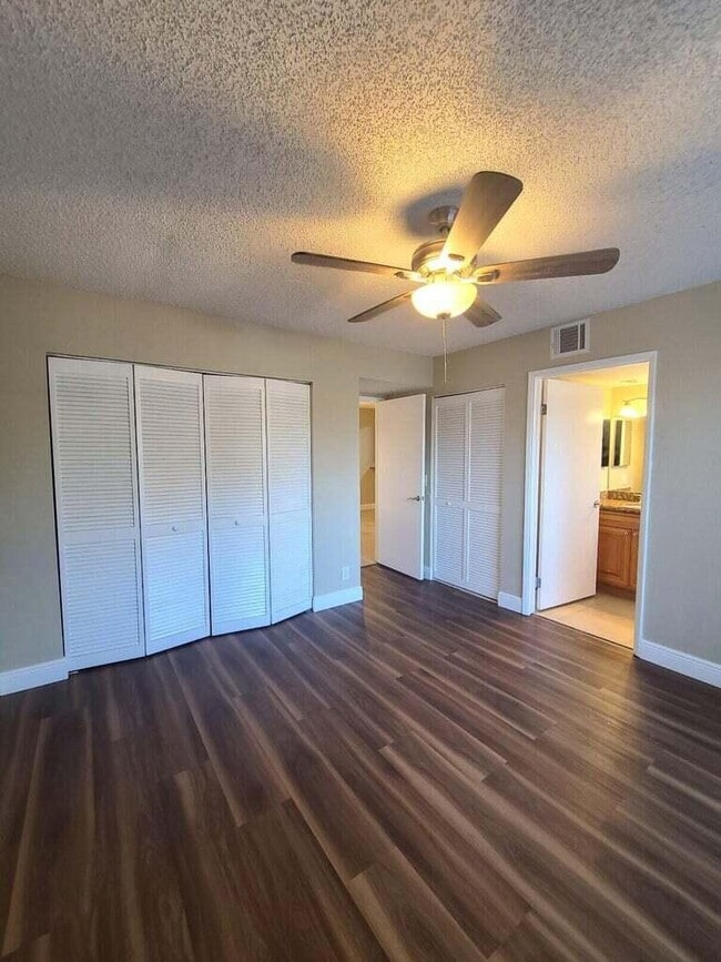 Building Photo - 1517 Lake Crystal Dr