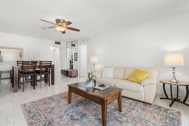 Building Photo - 1825 S Ocean Dr