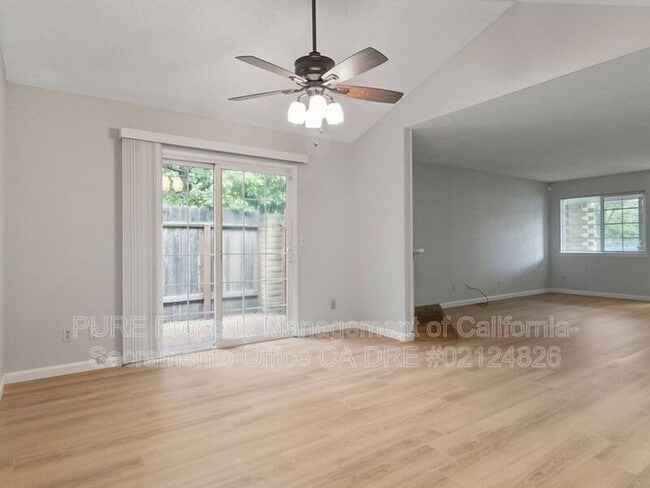 Building Photo - 5047 Sparrow Ct