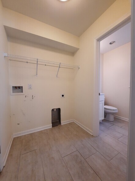 Laundry hookups. - half bath - 1025 Baldwin Commons Dr