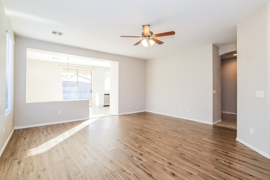 Building Photo - 1931 S Noble