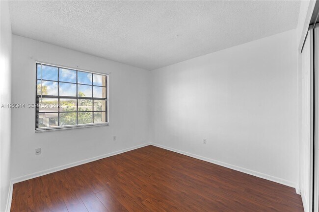 Building Photo - 6114 SW 127th Pl