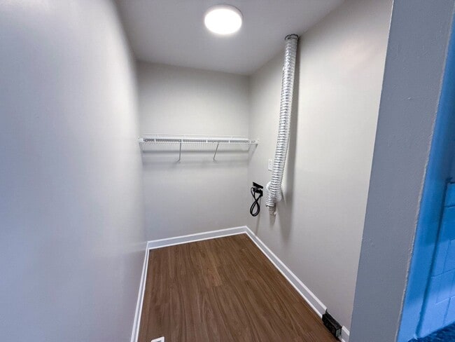 Building Photo - Spacious & Stylish Living in Columbus – 4B...