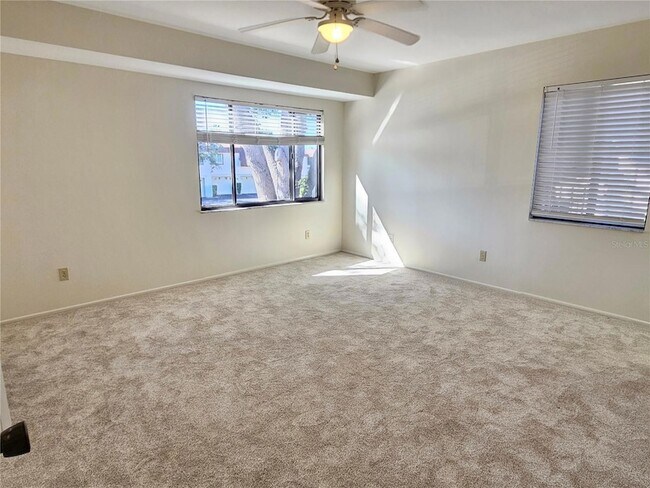 Building Photo - 812 Capri Isles Blvd