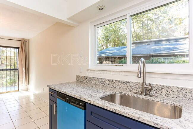 Building Photo - 135 Beethoven Ct
