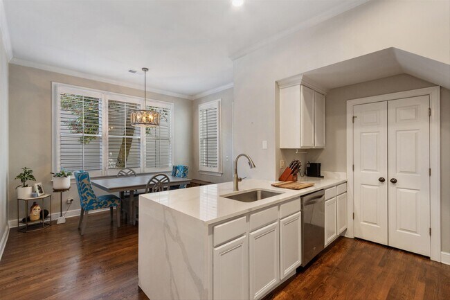 Building Photo - 948 River Breeze Dr