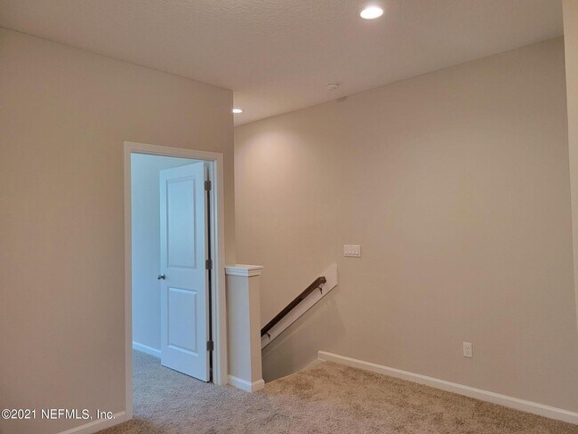 Building Photo - 334 Pine Bluff Dr