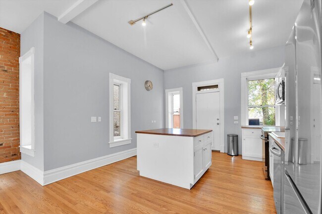 Building Photo - Architecturally Stunning Curtis Park Townhome With Historic Charm