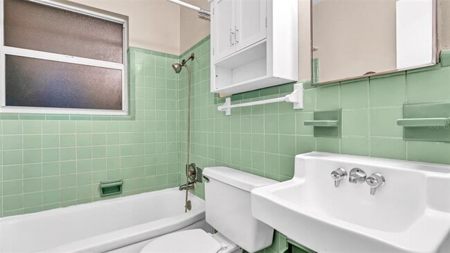 Building Photo - 527 31st Ave N