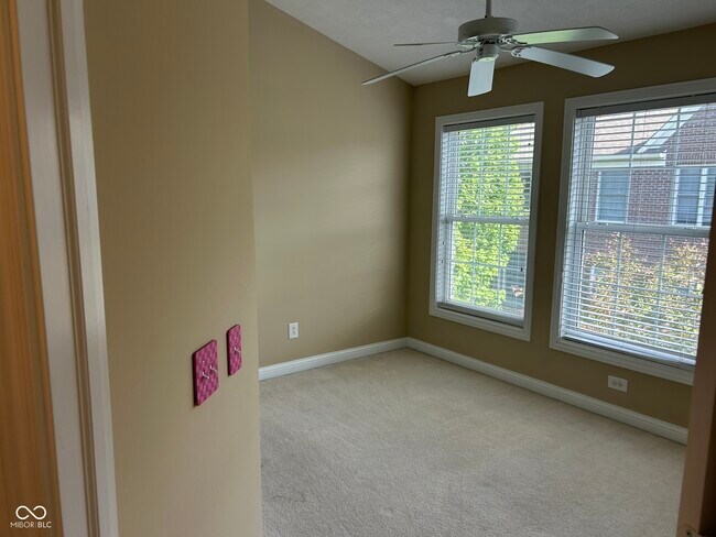 Building Photo - 8645 Meridian Square Dr