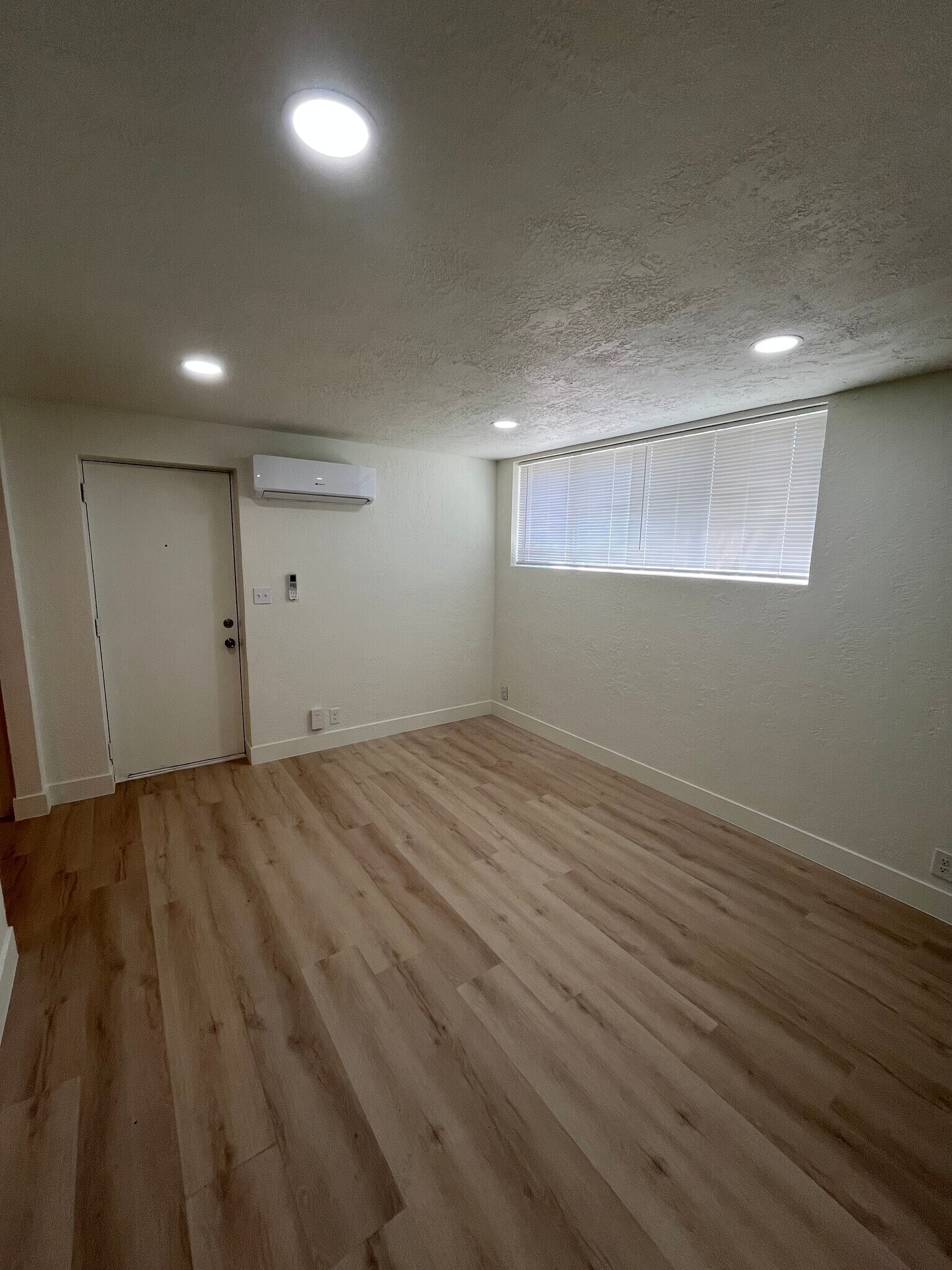 Building Photo - 727 E 600 S