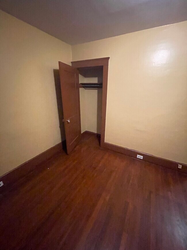 Building Photo - 87 Ferry St