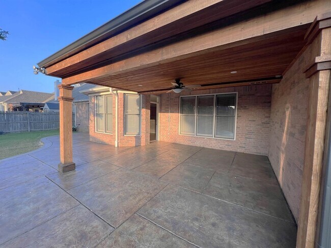 Building Photo - 4883 Fox Springs Dr