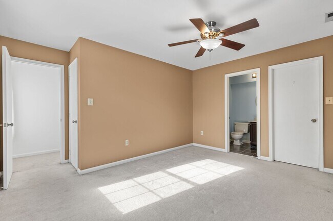 Building Photo - Beautifully maintained END UNIT townhouse in Robin meadows ready for you now!