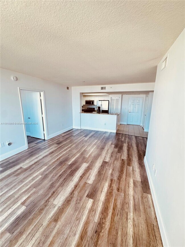 Building Photo - 19501 W Country Club Dr