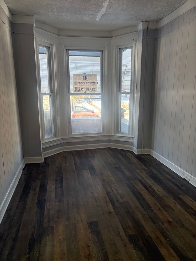 Building Photo - Available Now – Spacious 3-Bedroom Townhome in Baltimore City