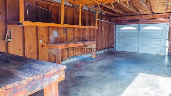 Building Photo - 3 Bed 1.5 Bath with Garage & Fenced Yard