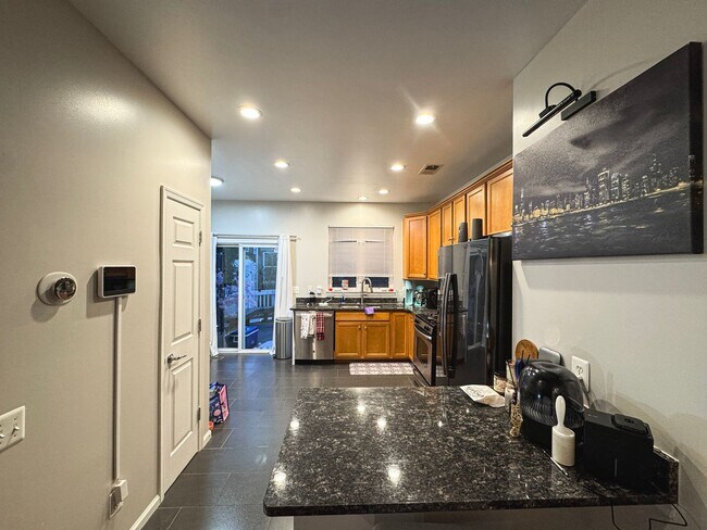 Building Photo - Beautiful 3 Bed 3.5 Bath Interior Townhome In Vibrant Brambleton Landbay