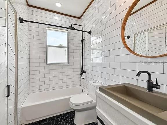 Building Photo - 2508 N Ola Ave