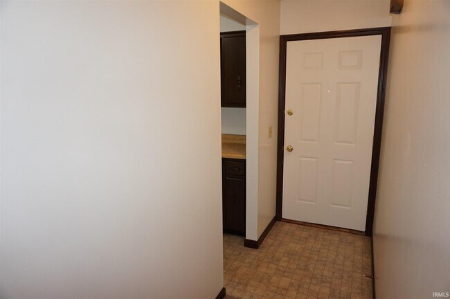 Building Photo - 617 Villa Park Ct
