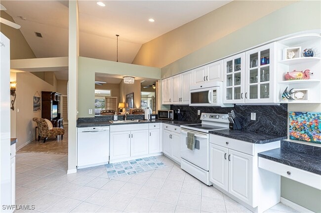 Building Photo - 5595 Greenwood Cir
