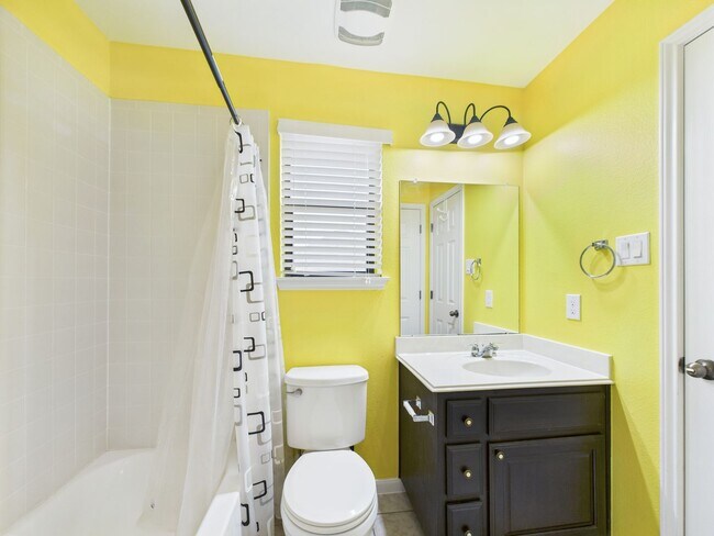 Building Photo - Sendero Springs