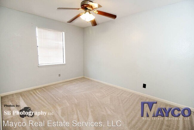 Building Photo - 3 br, 1.5 bath House - 10103 Carlsbad Dr.