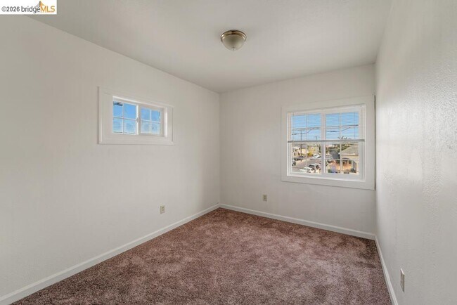 Building Photo - 402 Bissell Ave