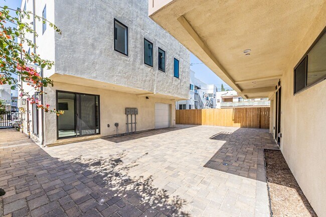 Building Photo - 5506 Barton Ave