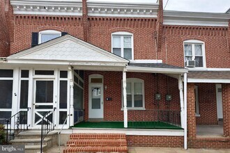 Building Photo - 7 6th Ave