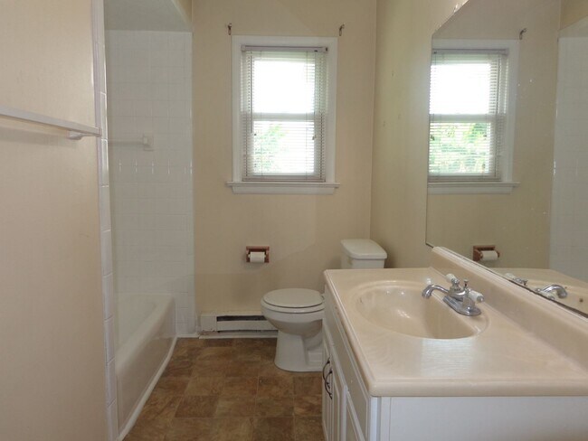 Building Photo - 4626 Coronet Ave