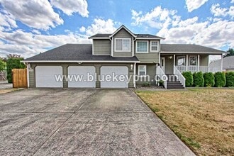 Building Photo - 4 Bed, 2 Bath Home in Well Established Nei...