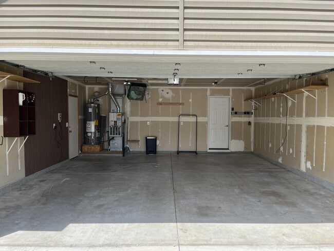 Building Photo - 1820 W Camelot Dr