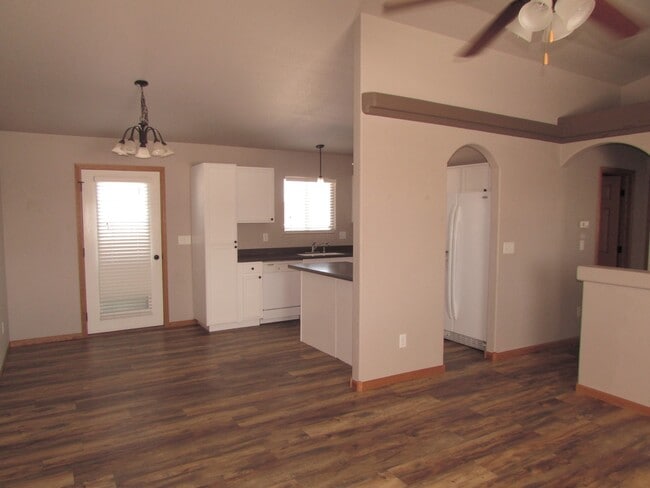 Building Photo - 3 BEDROOM | 2 BATH | CENTRAL AIR | RAPID VALLEY