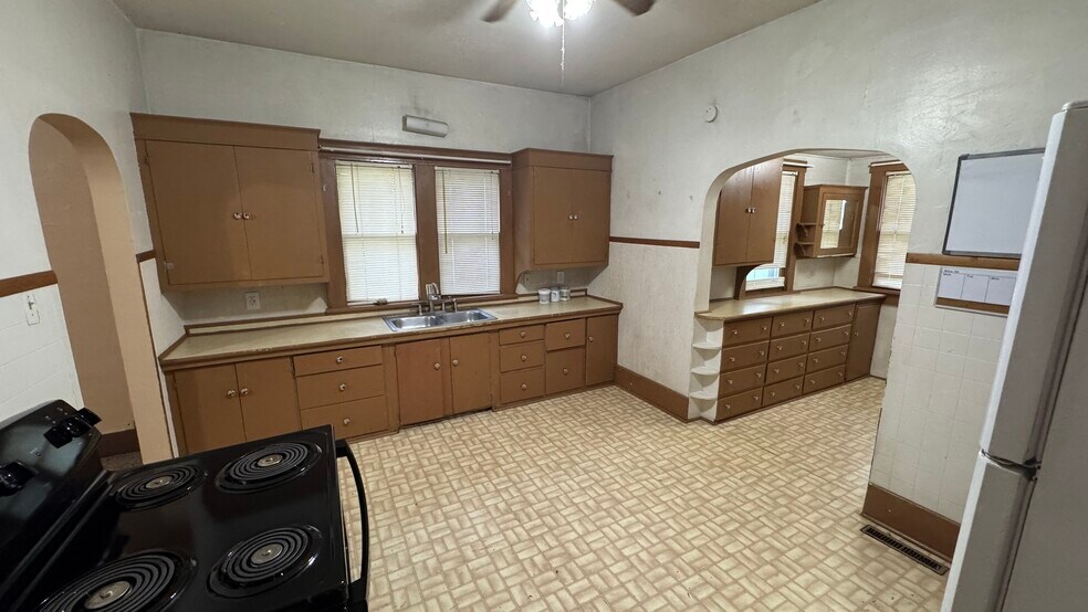 Building Photo - 406 S Chicago Ave