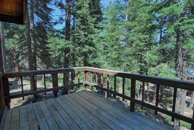 Building Photo - LONG-TERM RENTAL: Upper Floor Unit in Duplex with Washer/Dryer & Wood Stove!