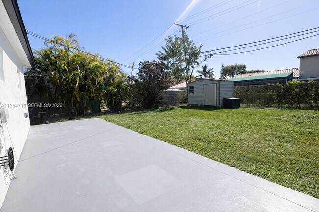 Building Photo - 7980 SW 37th Terrace