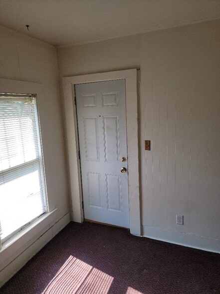 Building Photo - 547 Niagara St