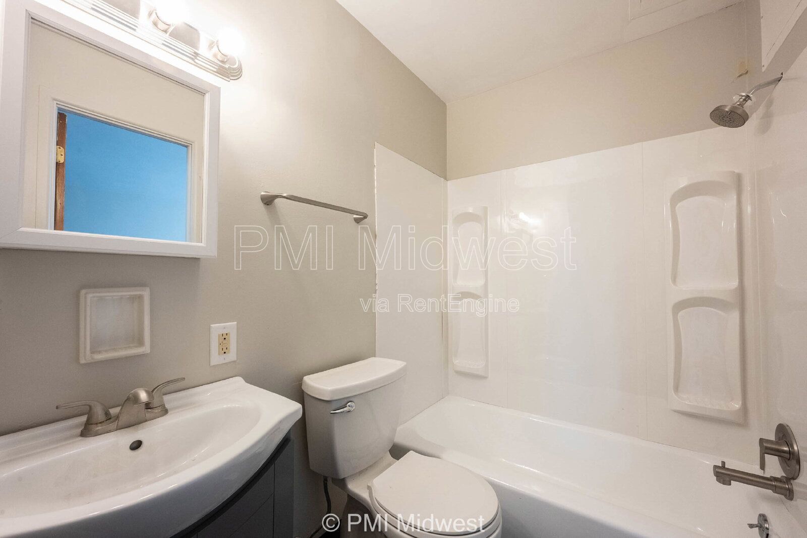 Building Photo - 4985 N Franklin Rd