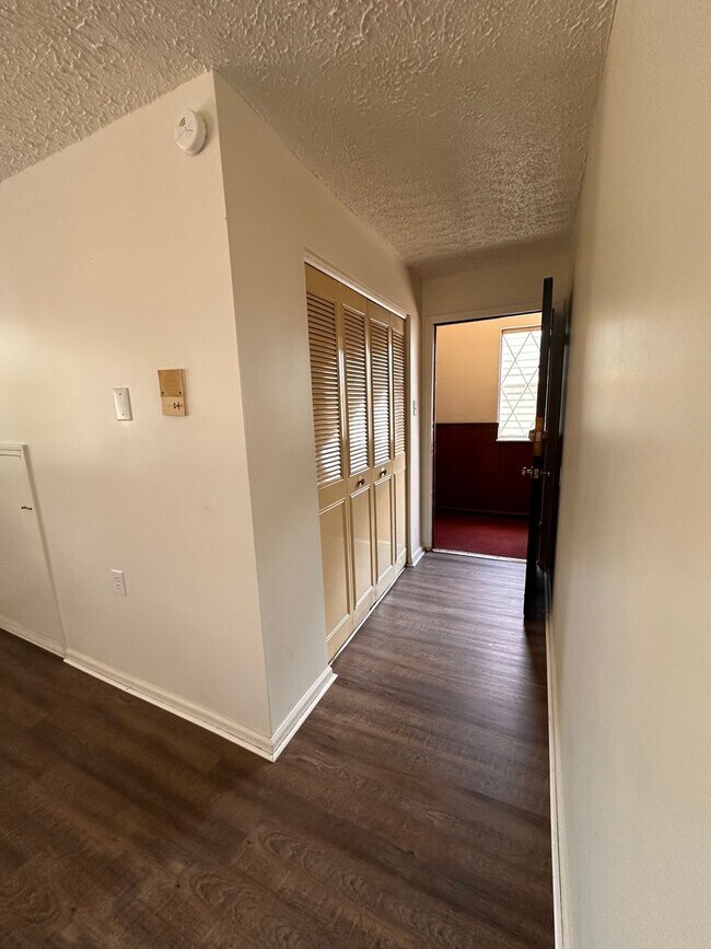 Building Photo - Pre-leasing: 1 Bedroom 1 Bathroom apartment in Downtown Beaver!