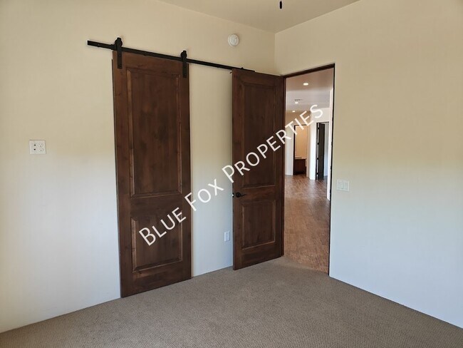 Building Photo - 13037 N Red Quail Pl