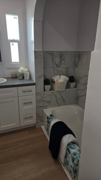 main bathroom - 4269 McClung Dr