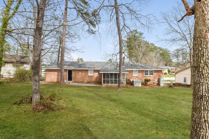 Building Photo - 2104 Hillbeck Dr