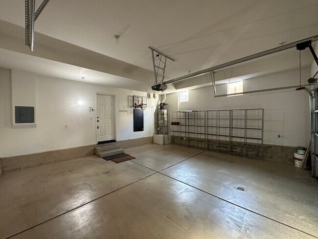 Building Photo - 611 McKenna St
