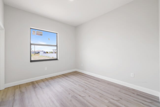 Building Photo - 8014 Mangrove Cir