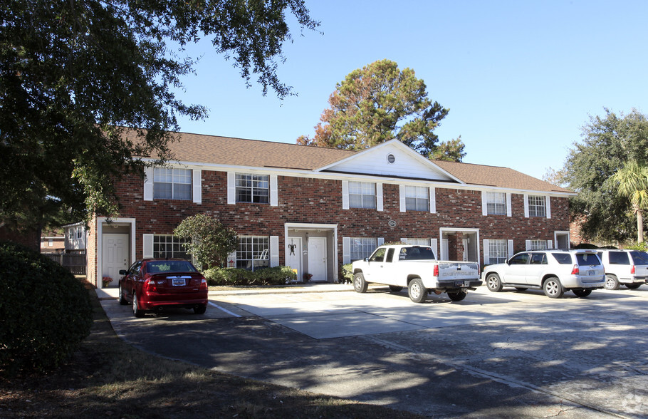 1104 - 1180 Old Georgetown Rd - Oak Leaf Townhouses