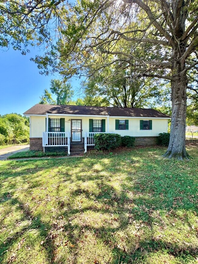 Primary Photo - 2955 Lake Park Rd