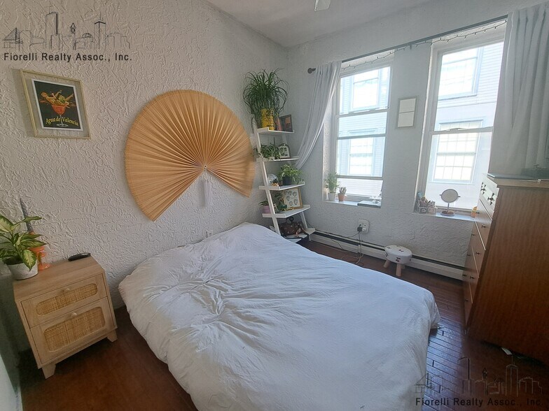 Primary Photo - 70 N Margin St