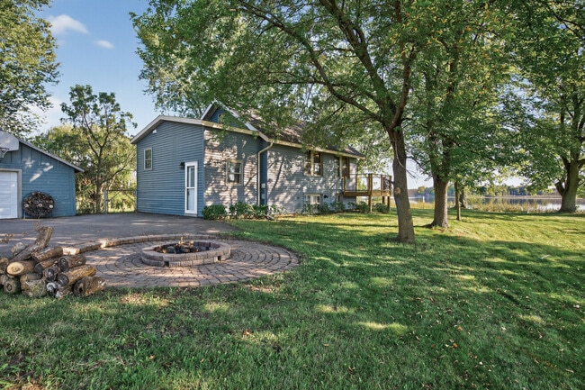 Building Photo - 43965 Deerwood Trail